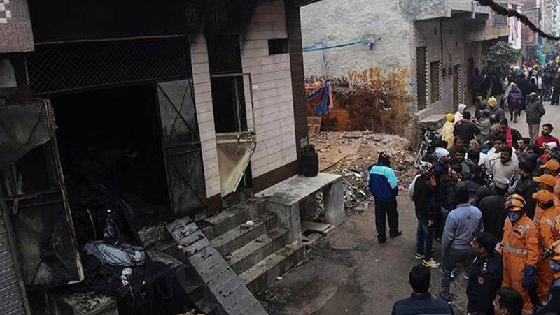 delhi Cloth Warehouse fire...3 Children Among 9 Killed