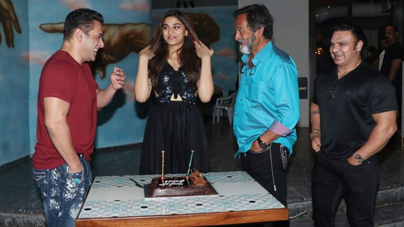 Mahesh Manjrekar daughter Saiee Manjrekar Birthday celebration see photos salman khan and Sonakshi sinha also there KPY