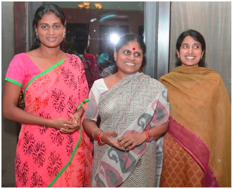 beautiful wives of these chief ministers are their real political back bone