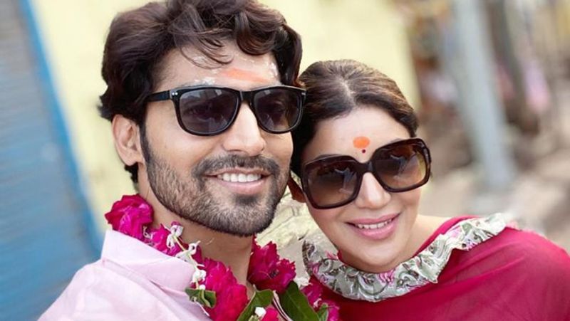 tv ram sita gurmeet choudhary debina bonnerjee vacation photos viral KPJ