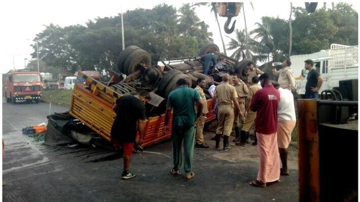 two injured after lorry lost control two injured after lorry lost control