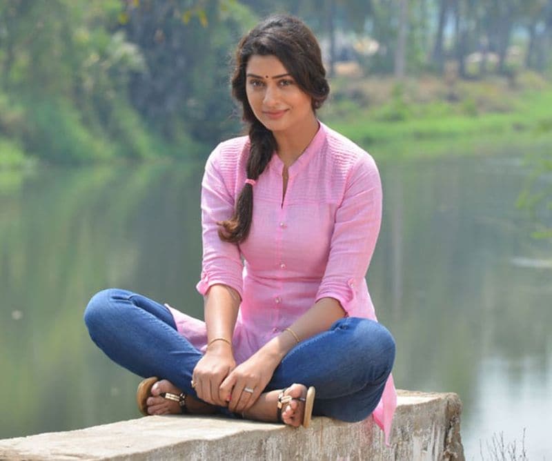 Tollywood Best Heroines who gives entry in this decade