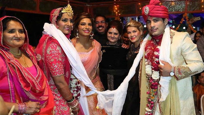 20 नंवबर, 2016 को पवन कुमार से गीता की शादी हुई। गीता से पवन 5 साल छोटे हैं। वो दिल्ली के पहलवान हैं। इनकी शादी में कई नामचीन हस्तियां शामिल हुई थीं।
