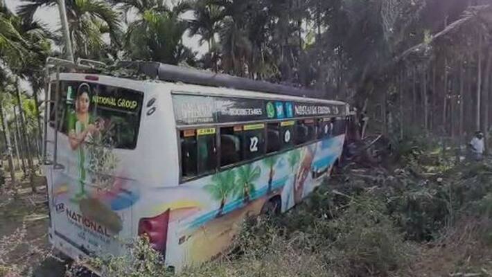 Himachal Pradesh: Several injured after bus falls into gorge crashing into house in Chamba-dnm Himachal Pradesh: Several injured after bus falls into gorge crashing into house in Chamba-dnm
