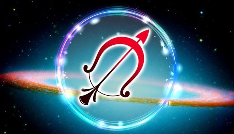 <p>ధనుస్సురాశి ( Sagittarius) మూల, పూర్వాషాఢ, ఉత్తరాషాఢ 1 వ పాదం వారికి :- ఈ వారం నూతన పరిచయాలు ఏర్పడతాయి. ఆర్థిక పరిస్థితి గతం కంటే మెరుగుపడుతుంది. కొన్ని పనులు అనుకున్న విధంగా పూర్తి చేస్తారు. సోదరుల నుంచి ఆస్తిలాభ సూచనలు. దూరప్రాంతాల నుంచి ఆహ్వానాలు అందుతాయి. మీ కార్యదక్షత, సమర్థతను నిరూపించుకుంటారు. నిరుద్యోగులకు ఉద్యోగలాభం. భూములు, వాహనాలు కొనుగోలు చేస్తారు. వ్యాపారాలలో ఊహించిన లాభాలు రాగలవు. ఉద్యోగాలలో హోదాలు పెరుగుతాయి. రాజకీయవర్గాల యత్నాలు సఫలమవుతాయి. వారం చ్రివరిలో మిత్రులతో విభేదాలు. ఆరోగ్య సమస్యలు. మానసిక అశాంతి. అనుకూలమైన శుభ ఫలితాల కొరకు ఇష్ట దైవ ప్రార్ధన చేయండి. పశు, పక్ష్యాదులకు త్రాగడానికి నీళ్ళను ఏర్పాటు చేయండి శుభం కలుగుతుంది.</p>