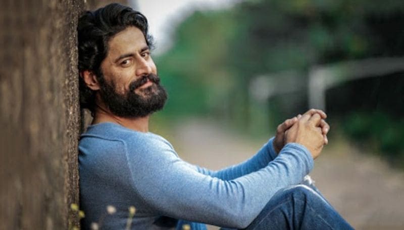 মোহিত রায়নাঃ ধারাবাহিক দিয়ে নিজের কেরিয়ার শুরু করেছিলেন মোহিত রায়না। 'দেবো কো দেব-মহাদেব', 'মহাভারত', 'চক্রবর্তী আশোকা সম্রাট' ধারাবহিকে অভিনয় করে তিনি দর্শকমন জিতে নিয়েছিলেন। চলতি বছরের আলোড়ন ফেলে দেওয়া ছবি 'উরিঃদ্য সার্জিকাল স্ট্রাইক' ছবিতে মেজর করণ কাশ্যপের চরিত্রে অভিনয় করে তিনি নিজের জায়গা বেশ শক্ত করে পাকিয়ে নিয়েছেন।
