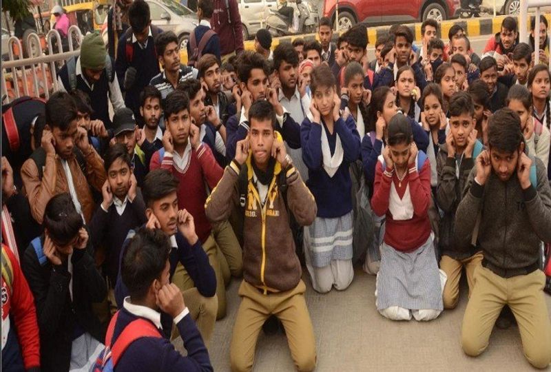Government school children apologize to DM BN Singh in Noida kpn