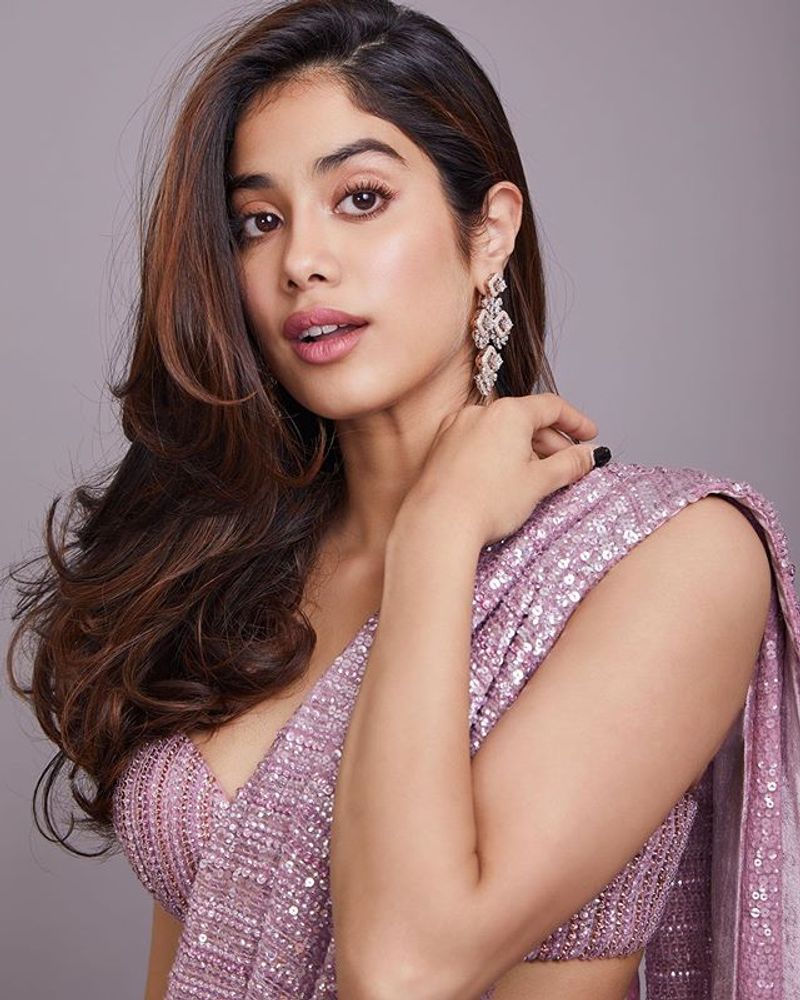 janhvi kapoor latest hot instagram photos