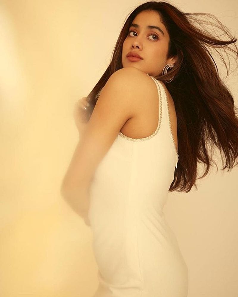 janhvi kapoor latest hot instagram photos