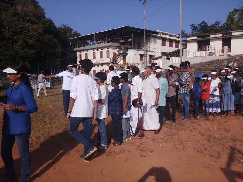 ഒരു കാരണവശാലും നഗ്നനേത്രങ്ങൾ കൊണ്ട് സൂര്യഗ്രഹണം കാണുവാൻ ശ്രമിക്കരുത്. ബൈനോക്കലറുകളിലൂടെയോ, ടെലിസ്കോപ്പിലൂടെയോ നേരിട്ട് സൂര്യനെ നോക്കരുത്. കൂളിംഗ് ഗ്ലാസ് വച്ചോ, എക്സ്റേ ഷീറ്റുകളിലൂടെയോ ഗ്രഹണം കാണുന്നതും സുരക്ഷിതമല്ല.