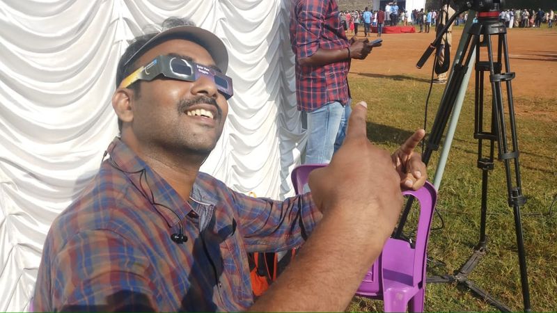 ഉയർന്ന നിലവാരത്തിലുള്ള വെൽഡേഴ്സ് ഗ്ലാസും ഇതിനായി ഉപയോഗിക്കാവുന്നതാണെങ്കിലും പാളി നോക്കുവാൻ മാത്രമേ പാടുള്ളൂ തുടർച്ചയായി ഇതിലൂടെ സൂര്യനെ നിരീക്ഷിക്കുന്നതും അപകടകരമാണ്.
