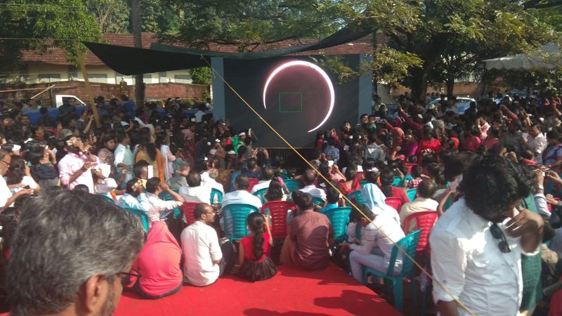 നൂറ്റാണ്ടിലെ രണ്ടാമത്തെ വലയ സൂര്യഗ്രഹണമാണ് കഴിഞ്ഞു പോയത്. കാസര്കോട് ജില്ലയിലെ ചെറുവത്തൂരിലാണ് വലയ സൂര്യഗ്രഹണം ആദ്യമായി വ്യക്തമായി കാണാനായത്.