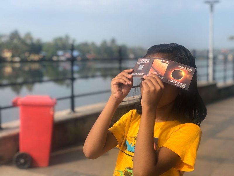 പൊതുജനങ്ങൾക്ക് ഗ്രഹണത്തെ സംബന്ധിച്ച അടിസ്ഥാന വിവരങ്ങൾ വിശദീകരിച്ചു കൊണ്ട് ബ്രേക് ത്രൂ സയൻസ് സൊസൈറ്റി പ്രവര്ത്തക സുനിത ആര് സംസാരിച്ചു.