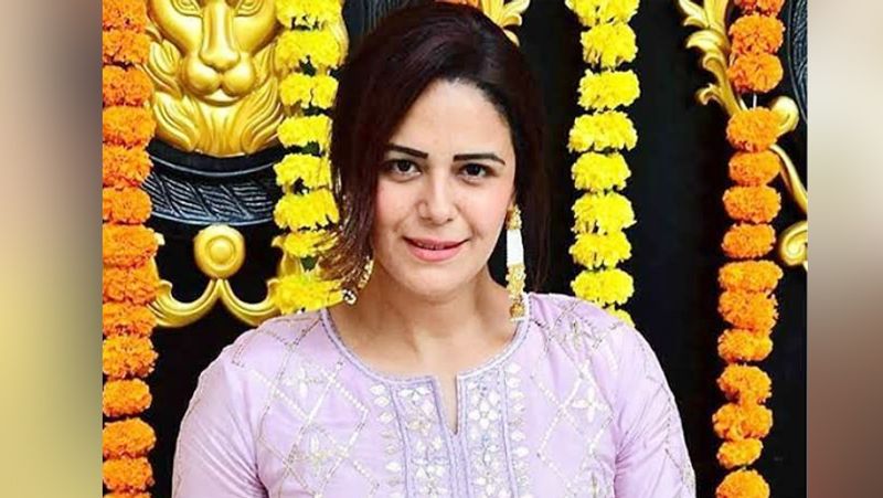 Tv Actress Mona singh is going to get married with boyfriend see mehandi photos KPY