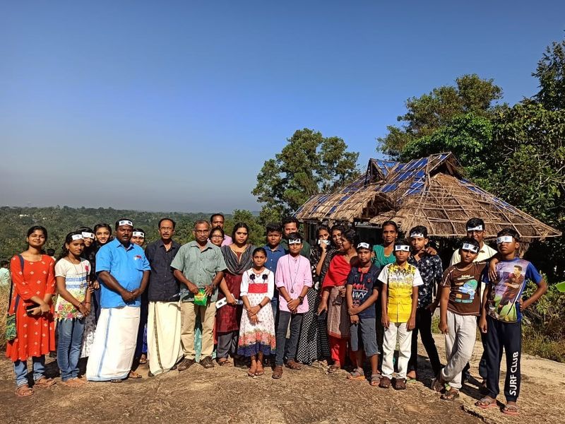 ശാസ്ത്രസാഹിത്യ പരിഷത്ത് കാട്ടായിക്കോണം യൂണിറ്റിന്റെ നേതൃത്വത്തില് മടവൂർ പാറയിൽ സൂര്യഗ്രഹണം കാണാനുള്ള സൗകര്യമൊരുക്കിയപ്പോള്.