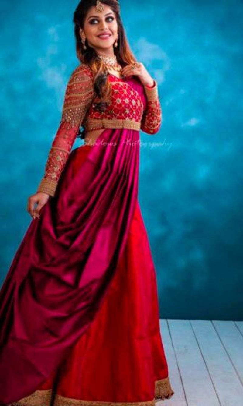 ட்ரடிஷனல் உடையில் தனி அழகு