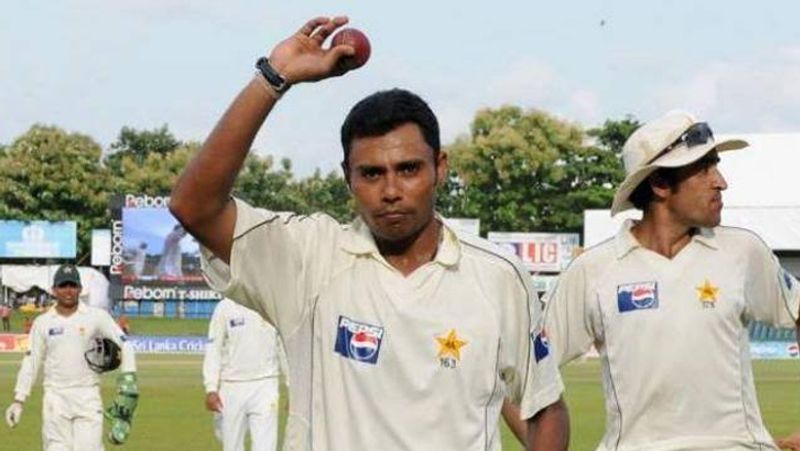 Kaneria was the second Hindu player to play for Pakistan, half the team including the captain did not eat food with him KPB