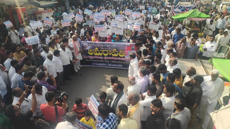 ఆంధ్రప్రదేశ్ రాజకీయాల్లో కరోనా వైరస్ పుణ్యమాని అమరావతి అంశం ఒకింత మరుగున పడింది. గవర్నర్ ప్రసంగంలో మూడు రాజధానుల అంశాన్ని పేర్కొనడం, మండలిలో అందుకు సంబంధించిన బిల్లును మరోసారి ప్రవేశపెట్టడం దాన్ని అడ్డుకోవడం అన్ని జరిగిపోయాయి. ఇంతలోనే అమరావతి ఉద్యమం ప్రారంభమై 200 రోజులు పూర్తయిన సందర్భంగా అమరావతి ప్రాంతవాసులు మరోసారి తమ ఉద్యమానికి పునరంకితమవుతున్నామన్నట్టుగా ప్రదర్శనలు నిర్వహించారు. 