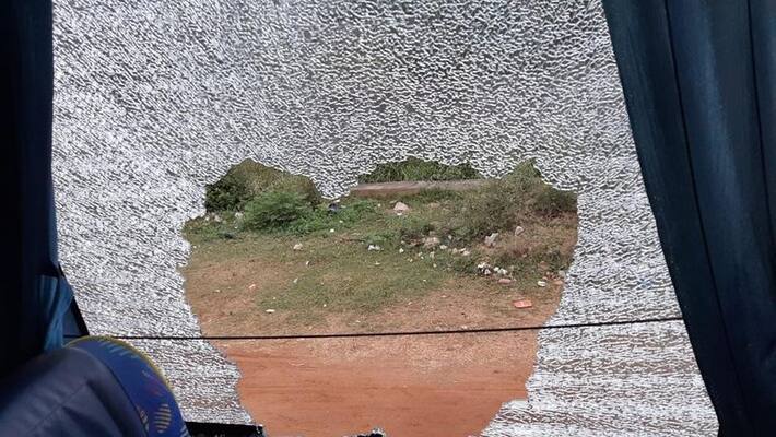 villagers Attacks on media at uddandarayunipalem in guntur district villagers Attacks on media at uddandarayunipalem in guntur district