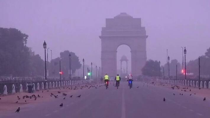 Delhi temprature dropped to 4.2 degrees Celsius More than 21 trains are running late kpm Delhi temprature dropped to 4.2 degrees Celsius More than 21 trains are running late kpm