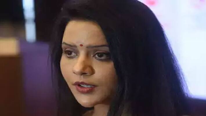 After Shiv Sena-Amruta Fadnavis Duel, Civic Body To Shift Axis Bank Account After Shiv Sena-Amruta Fadnavis Duel, Civic Body To Shift Axis Bank Account