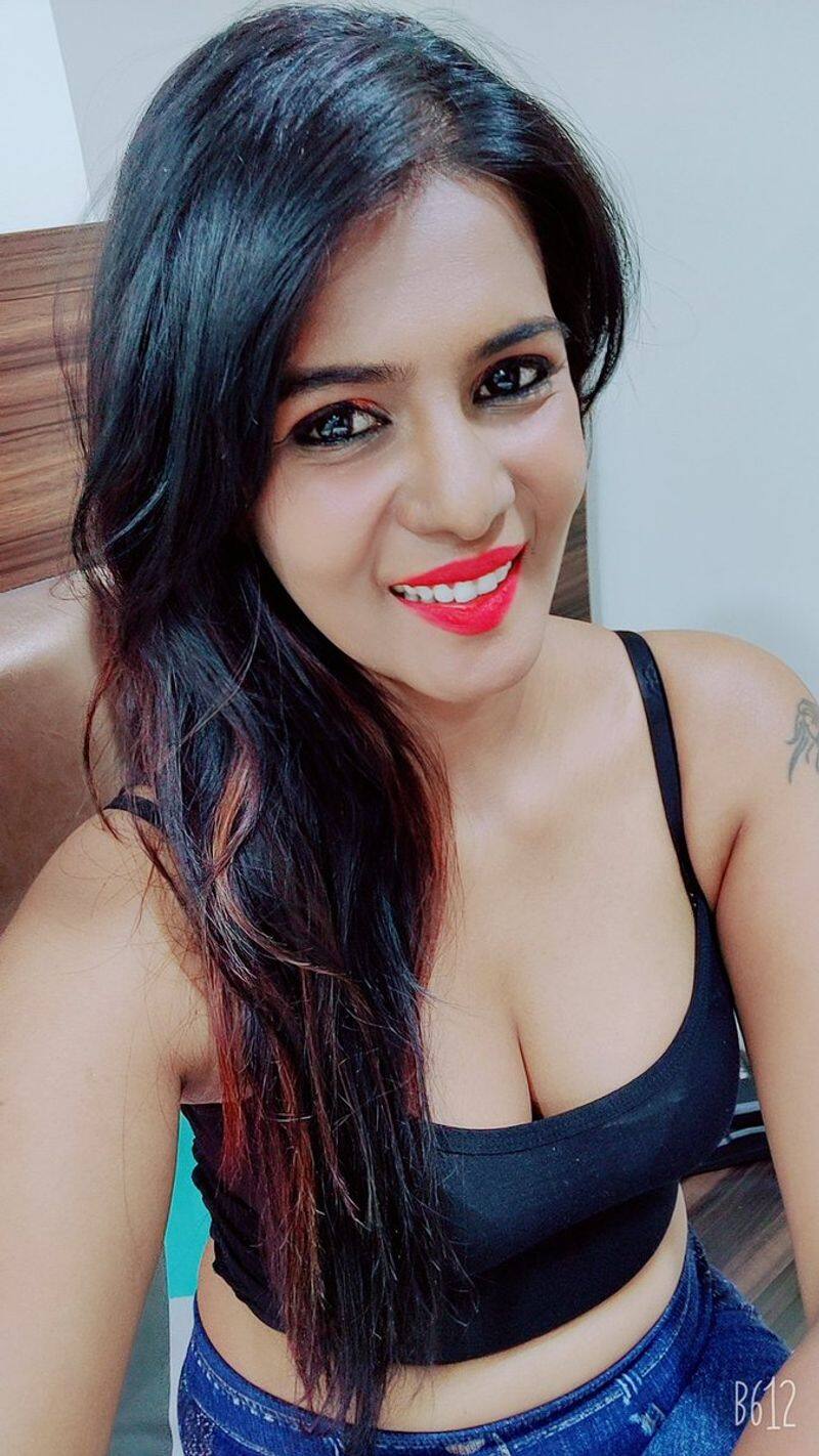 Meera Mithun Say Good Night With Hot Photos Going Viral