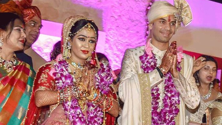 दोनों परिवारों ने एक दूसरे के खिलाफ आरोप लगाए। पुलिस थाने होते हुए मामला कोर्ट में भी पहुंचा। ऐश्वर्या ने पति समेत ससुरालवालों पर प्रताड़ना के आरोप लगाए। तेजप्रताप ने कोर्ट में पत्नी से तलाक के लिए अर्जी डाल दी। पिछले साल दिसंबर 2019 में पूरा देश मीडिया के जरिए लालू परिवार के झगड़े को देख सन्न रह गया था। (फाइल फोटो)