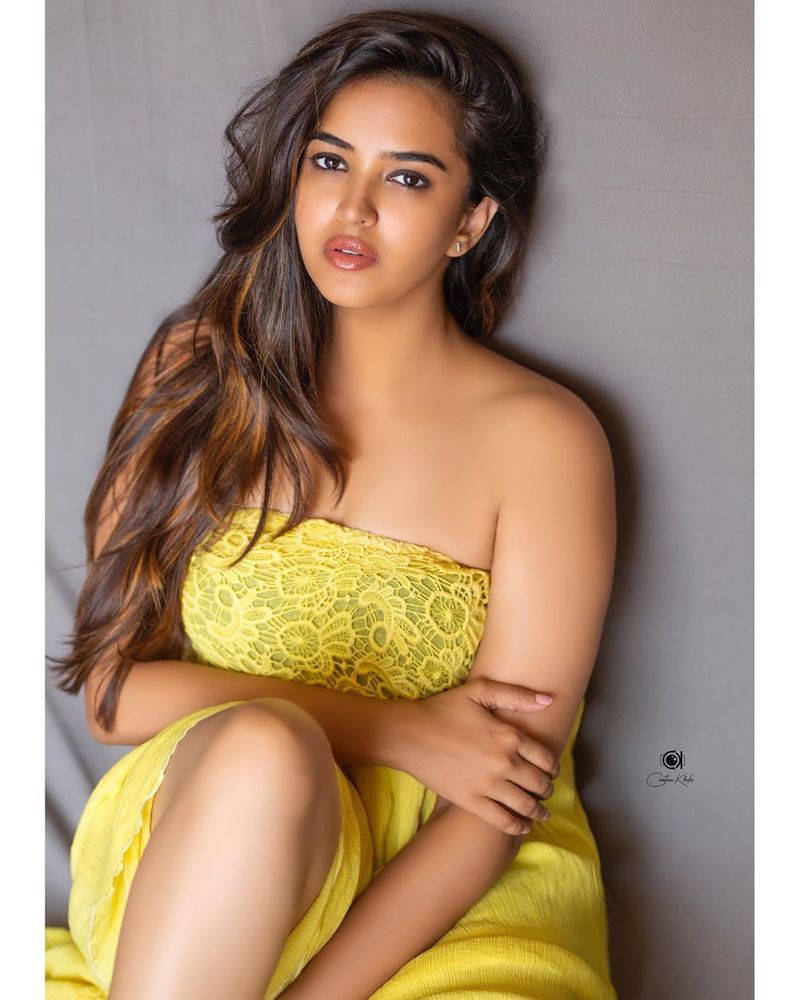 Rangasthalam fame Pujita Ponnada latest photo shoot