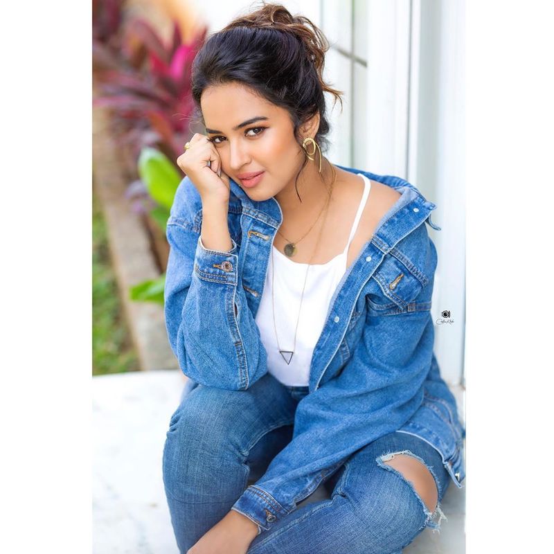 Rangasthalam fame Pujita Ponnada latest photo shoot