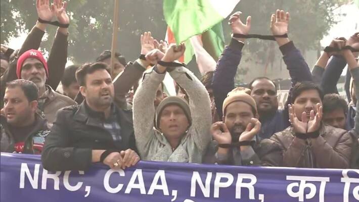 police stopped Protesters marching towards the PM residence CAA kpm police stopped Protesters marching towards the PM residence CAA kpm