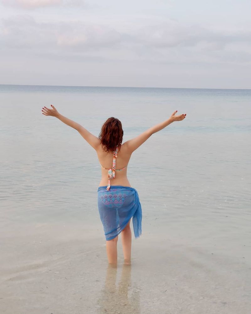 Shraddha Das mesmerizing look in bikini photos
