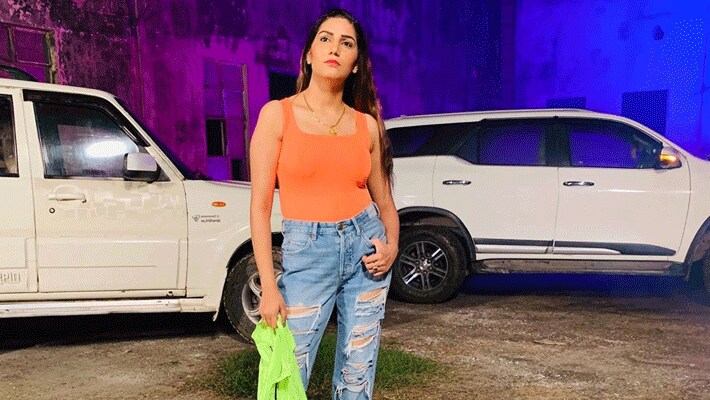 ইতিমধ্যেই সারা বিশ্বে লকডাউনের ব্যবস্থা নিয়েছে সরকার। যত দিন যাচ্ছে ততই যেন লাফিয়ে লাফিয়ে বাড়ছে ভাইরাসে আক্রান্ত এবং মৃতের সংখ্যা।