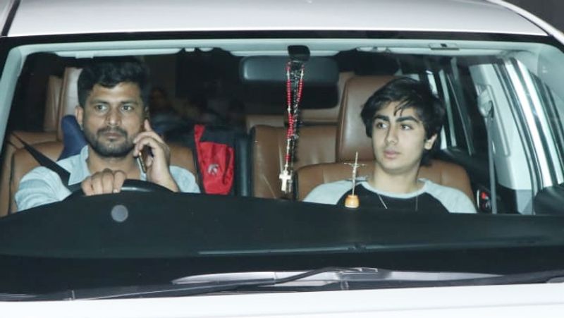 Salman khan birthday cut his cake with Media and saw out of hospital with girlfriend ilulia ventur KPY