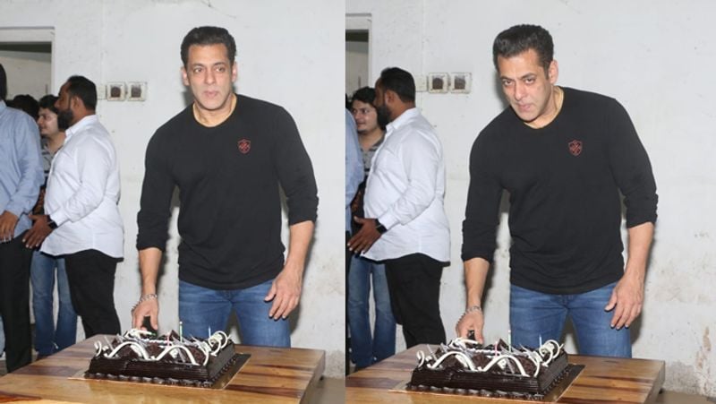 Salman khan birthday cut his cake with Media and saw out of hospital with girlfriend ilulia ventur KPY