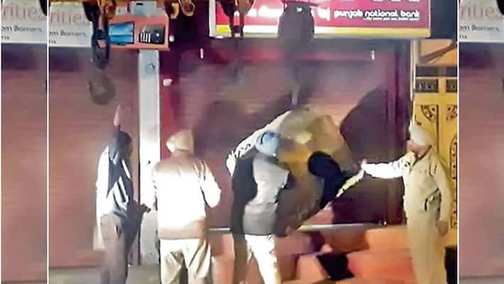 Police get a unique idea to stop ATM loot in Punjab kpa Police get a unique idea to stop ATM loot in Punjab kpa