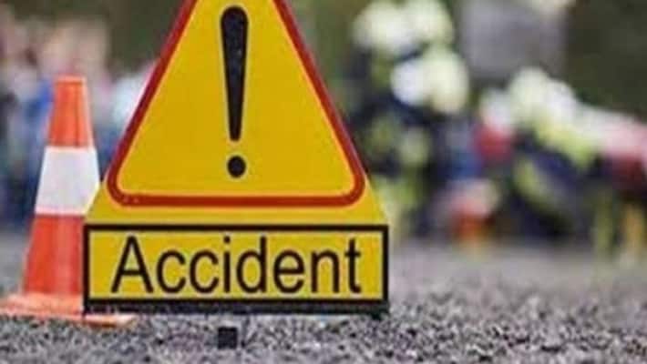 Two people were killed in two separate road accidents at Kolkata Two people were killed in two separate road accidents at Kolkata