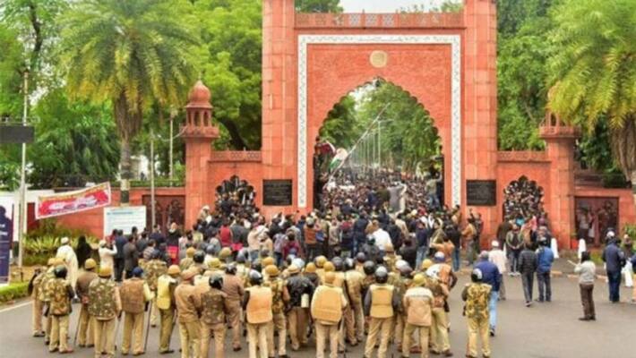 1000 Aligarh university student booked for damaging public property 1000 Aligarh university student booked for damaging public property