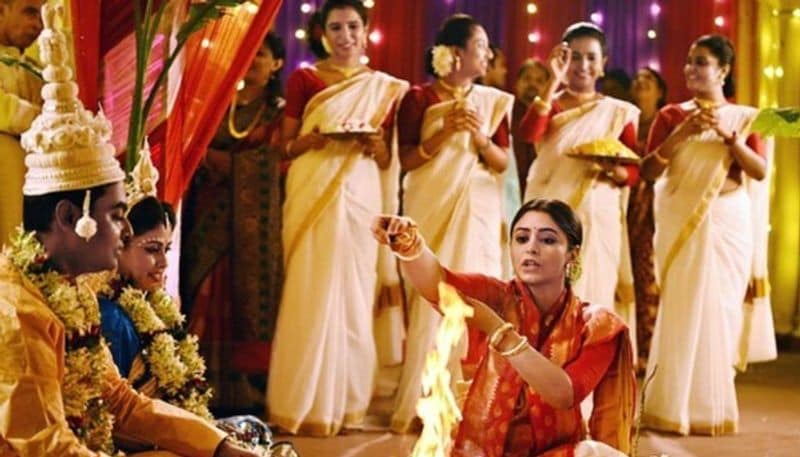 উইন্ডোজ প্রোডাকশনের ছবি 'ব্রহ্মা জানেন গোপন কম্মোটি'-তেমহিলা পুরোহিতের চরিত্রে ফাটিয়ে অভিনয় করেছেন ঋতাভরী।