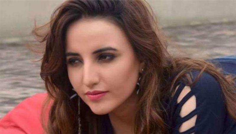 TikTok star Hareem Shah accused pak minister Sheikh Rasheed over viral photos KPP