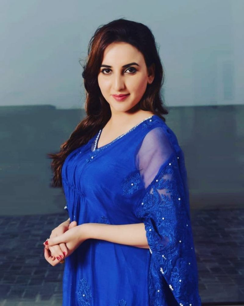 TikTok star Hareem Shah accused pak minister Sheikh Rasheed over viral photos KPP