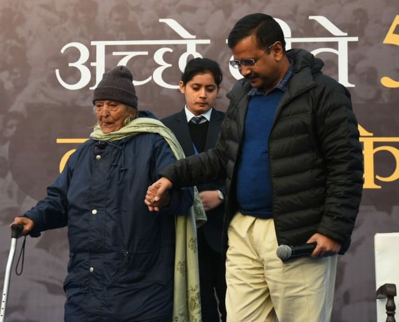 who is this old lady in aap second townhall meeting with cm arvind kejriwal kpt