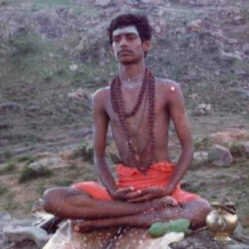 நித்யானந்தா இளம் வயதில்...