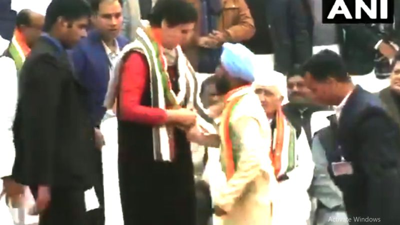 man breaks priyanka gandhi security in lucknow KPU
