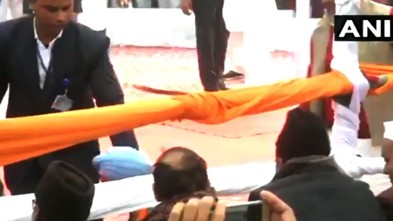 man breaks priyanka gandhi security in lucknow KPU