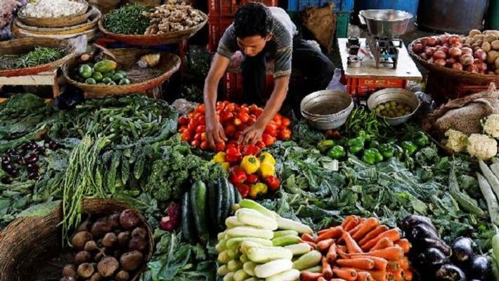 Inflation leaves consumers teary-eyed as pricey onions, food items bite Inflation leaves consumers teary-eyed as pricey onions, food items bite