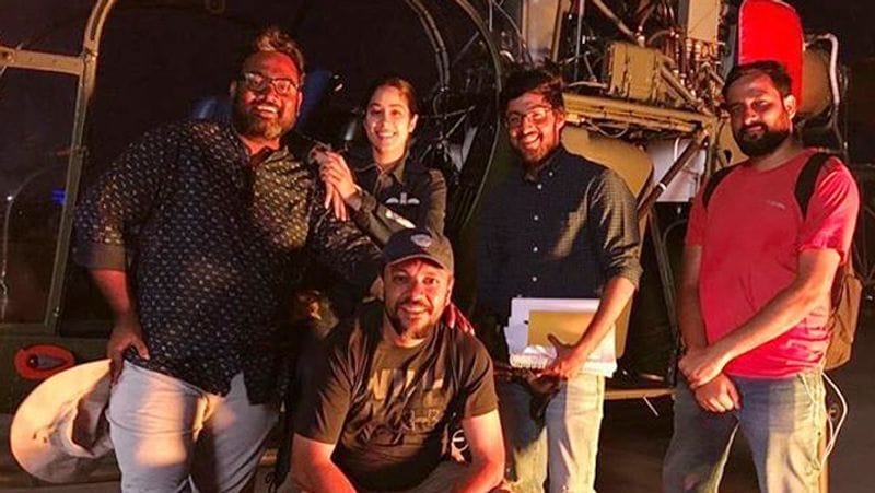 Janhvi kapoor Completed shooting of kargil girl gunjan Saxena See photos from set KPY
