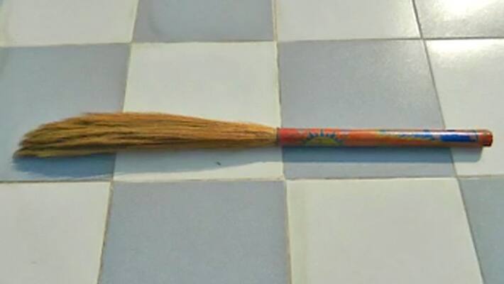 If you keep these things related to the broom, then happiness and prosperity will remain in the house KPI If you keep these things related to the broom, then happiness and prosperity will remain in the house KPI