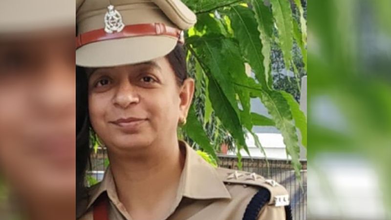 co archana singh allegedly for misbehaving with priyanka gandhi KPU