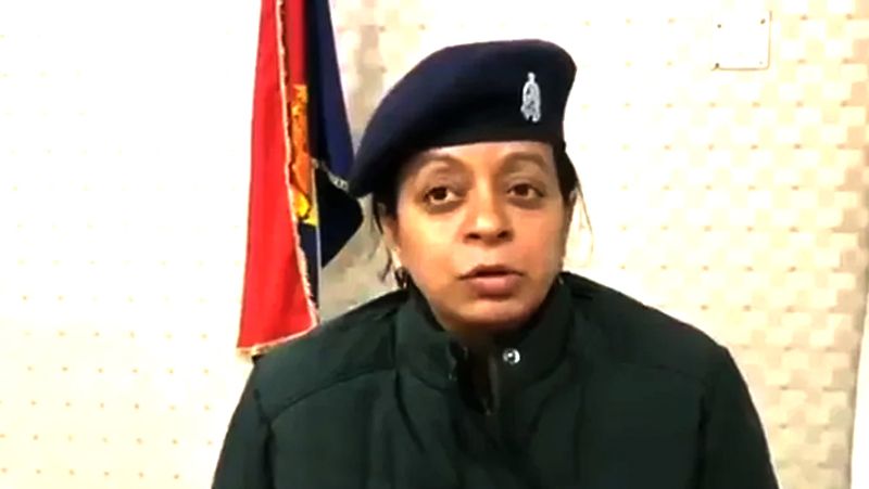 co archana singh allegedly for misbehaving with priyanka gandhi KPU