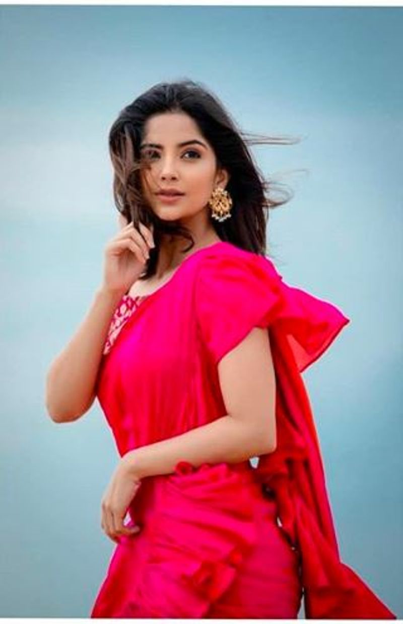 பார்வையில் பேசும் தேவதை